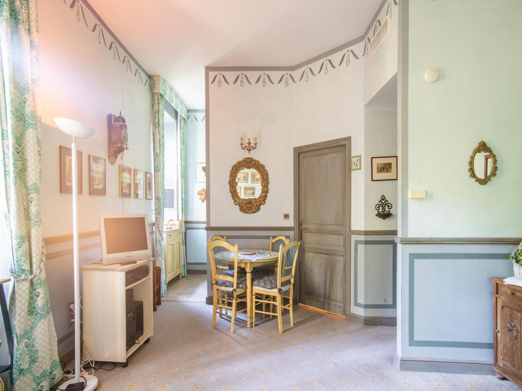 Cozy Apartment With Swimming Pool Terrace Garden Parking Монбрен-ле-Бен Экстерьер фото
