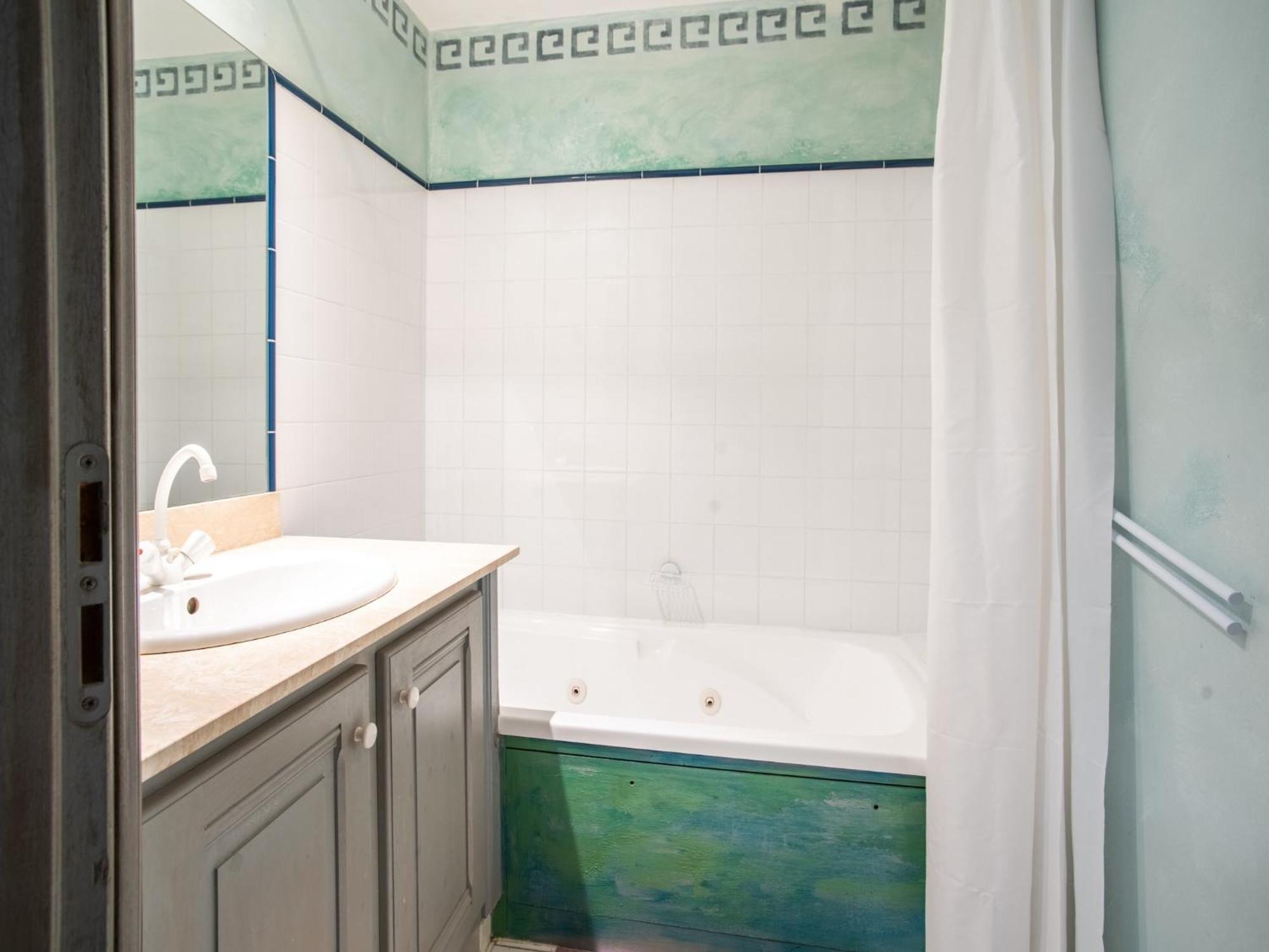 Cozy Apartment With Swimming Pool Terrace Garden Parking Монбрен-ле-Бен Экстерьер фото
