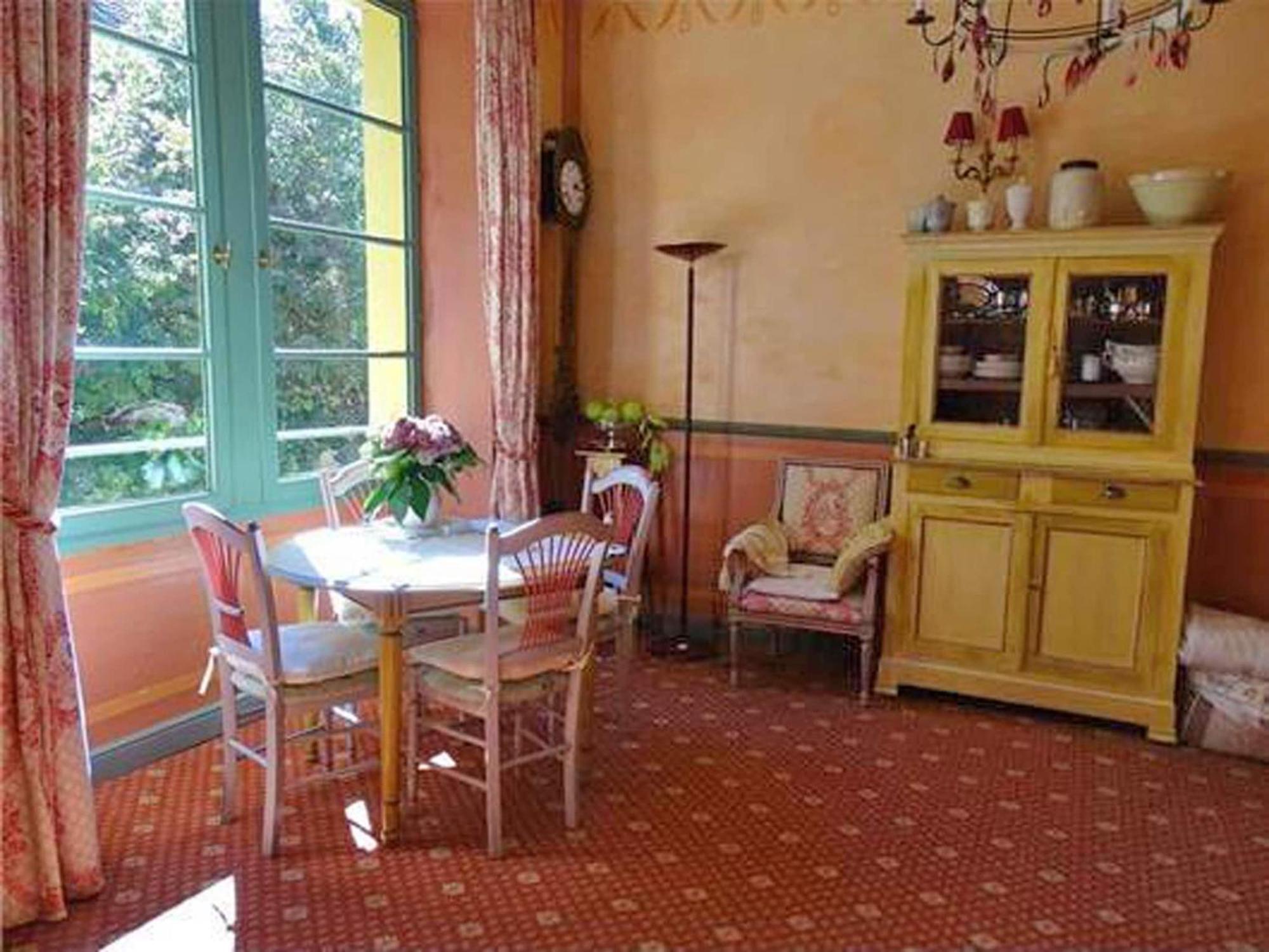 Cozy Apartment With Swimming Pool Terrace Garden Parking Монбрен-ле-Бен Экстерьер фото