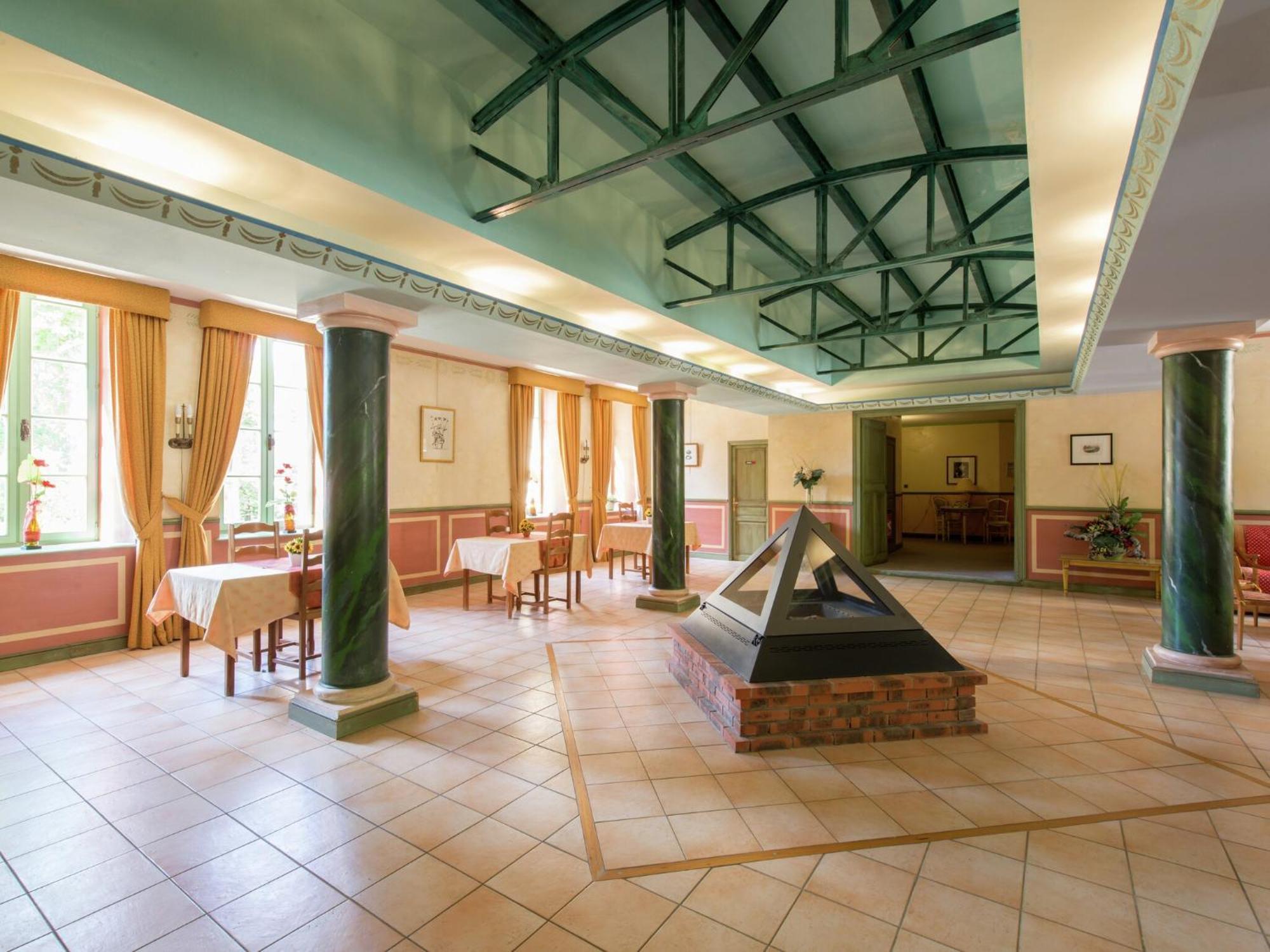 Cozy Apartment With Swimming Pool Terrace Garden Parking Монбрен-ле-Бен Экстерьер фото