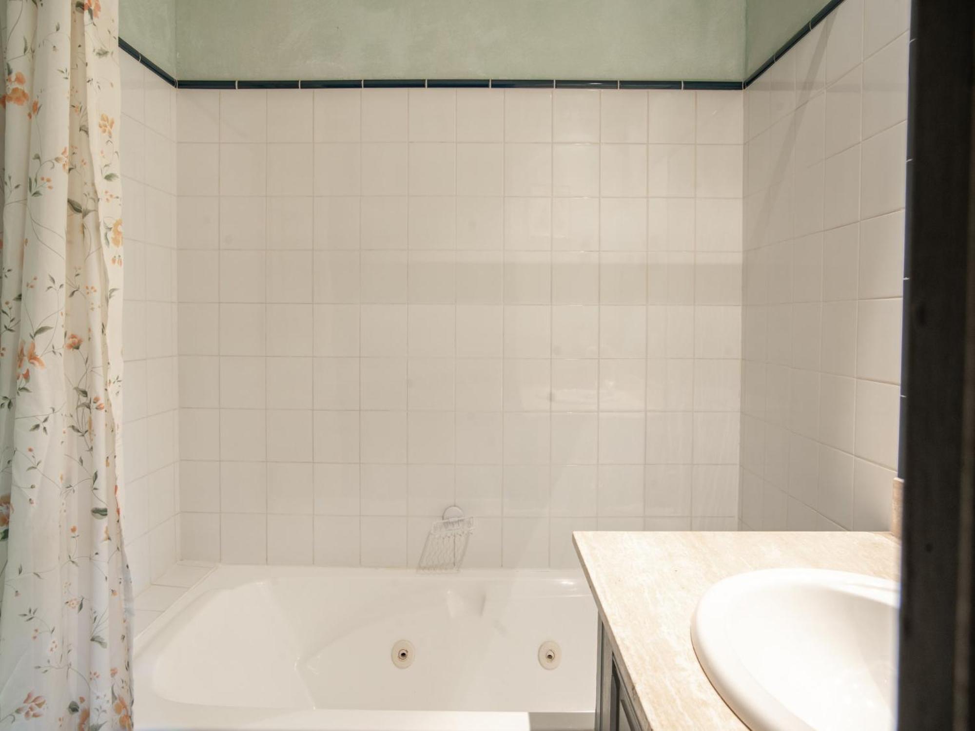 Cozy Apartment With Swimming Pool Terrace Garden Parking Монбрен-ле-Бен Экстерьер фото