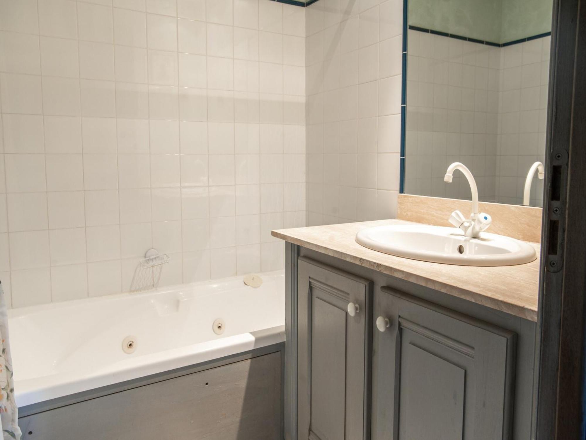 Cozy Apartment With Swimming Pool Terrace Garden Parking Монбрен-ле-Бен Экстерьер фото